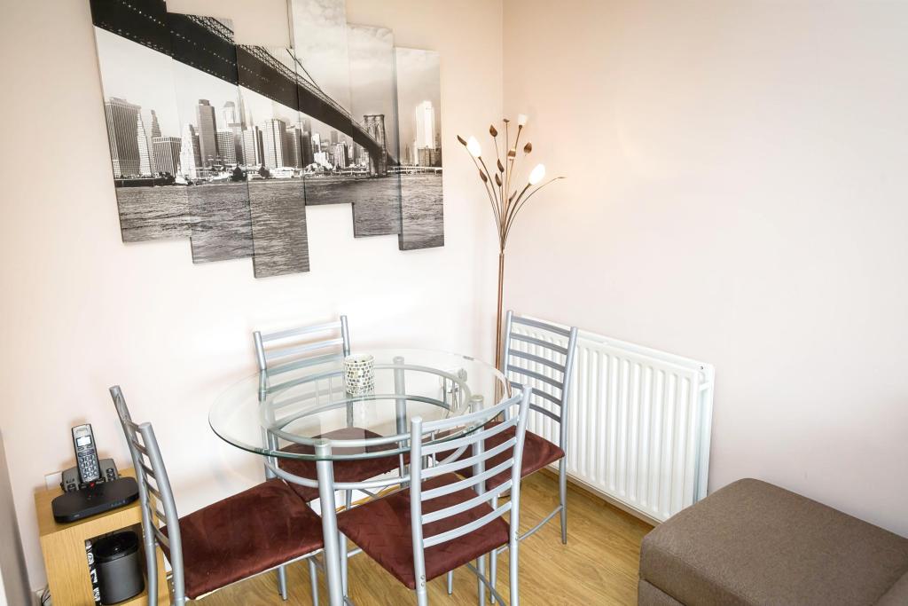 Lounge/Dining Room