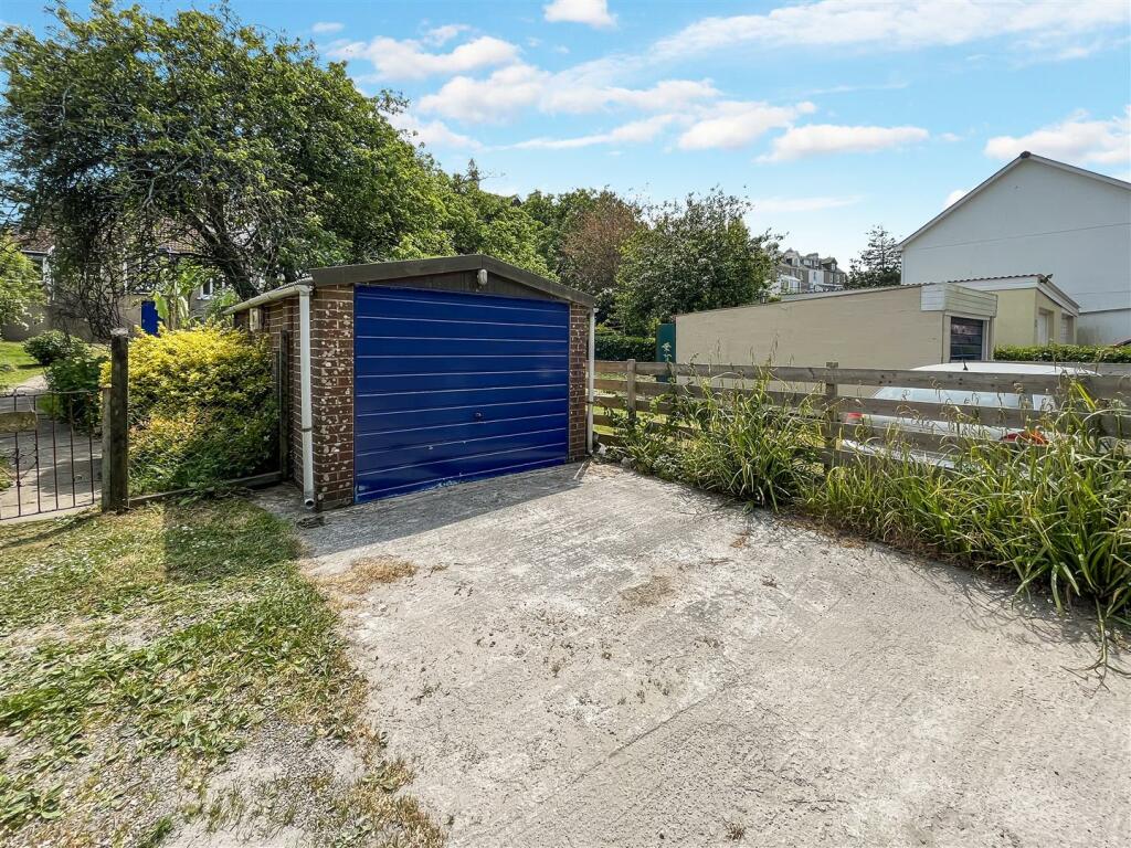 Garage.jpg