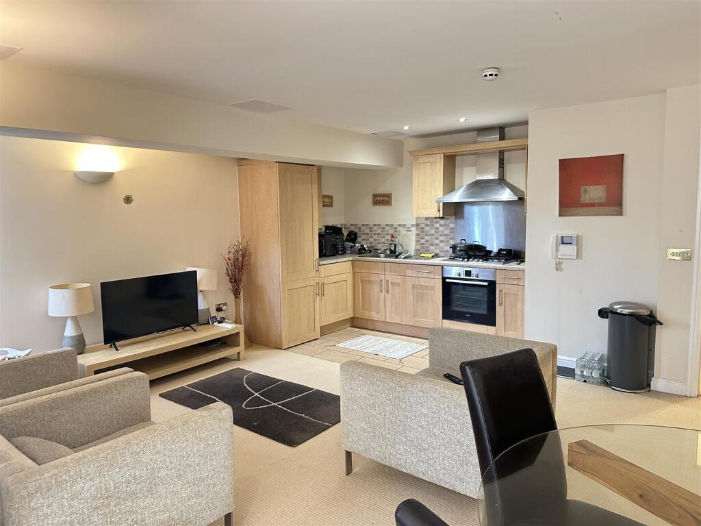 Open Lounge, Diner &amp; Kitchen.JPG