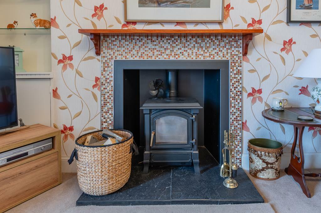 UPPER SITTING DETAIL