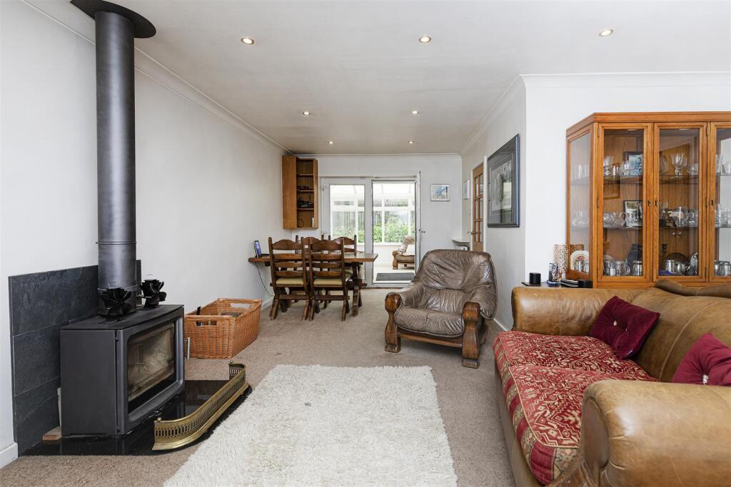 Bramleys Estate Agents - Gleneagles Way - Fixby (2