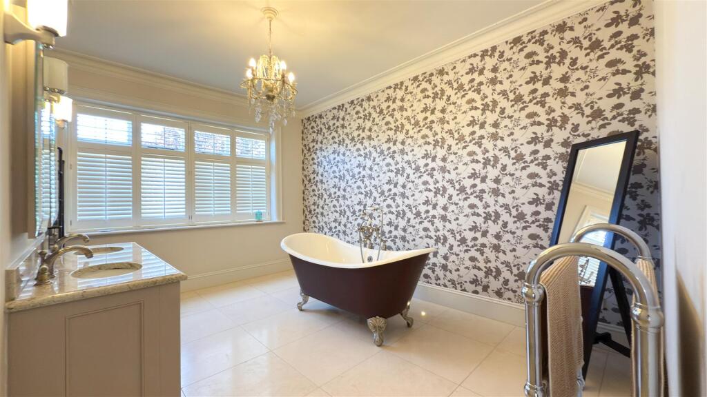 Main Bedroom Bathroom