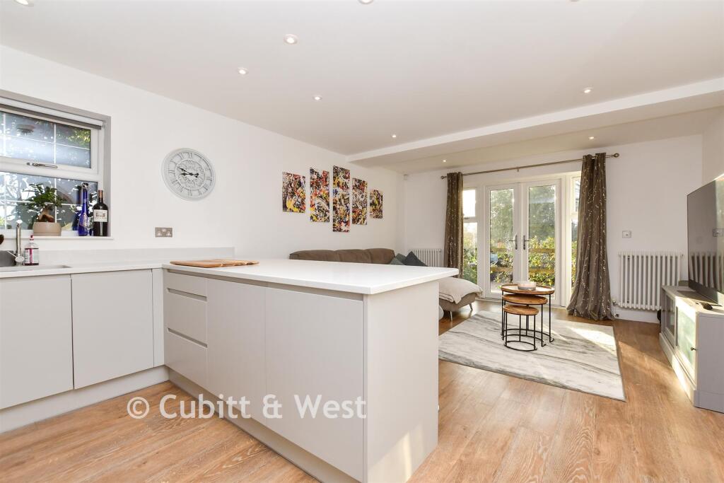 Kitchen / Lounge / Diner