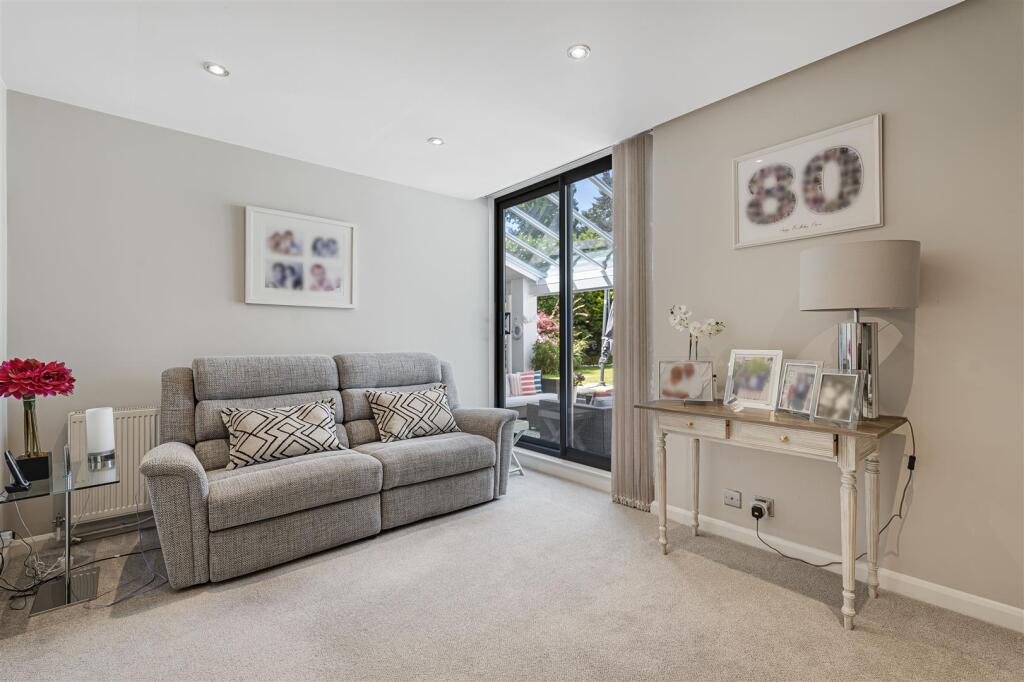 BEDROOM 3 / LIVING ROOM