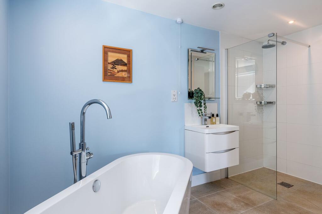 Ensuite Bath &amp; Shower Room, Bedroom 2 2 Yorke Road, Dartmouth
