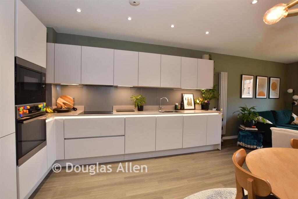 Lounge/Kitchen /Dining Room