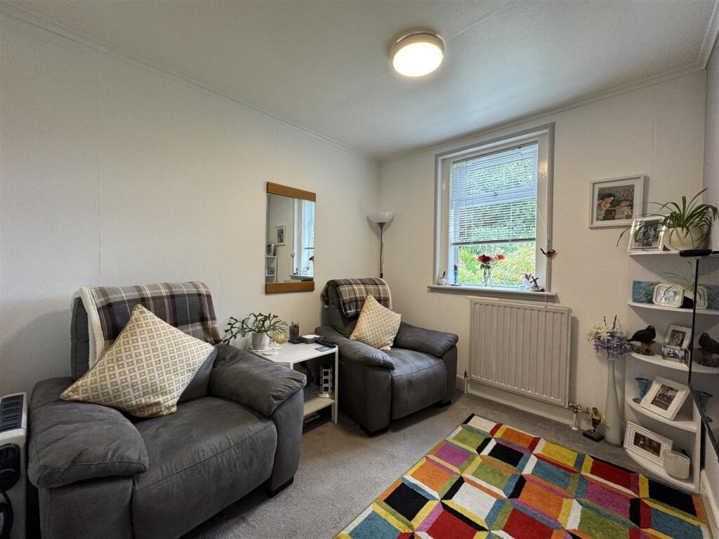 BEDROOM 2 SITTING ROOM.JPG