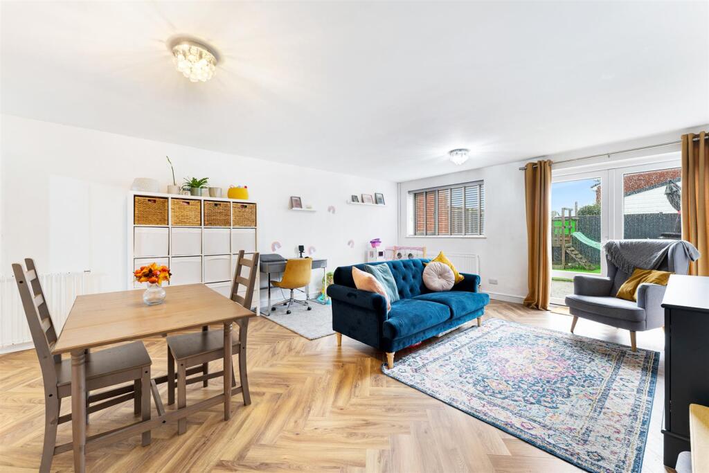 Lakeside View-Living room