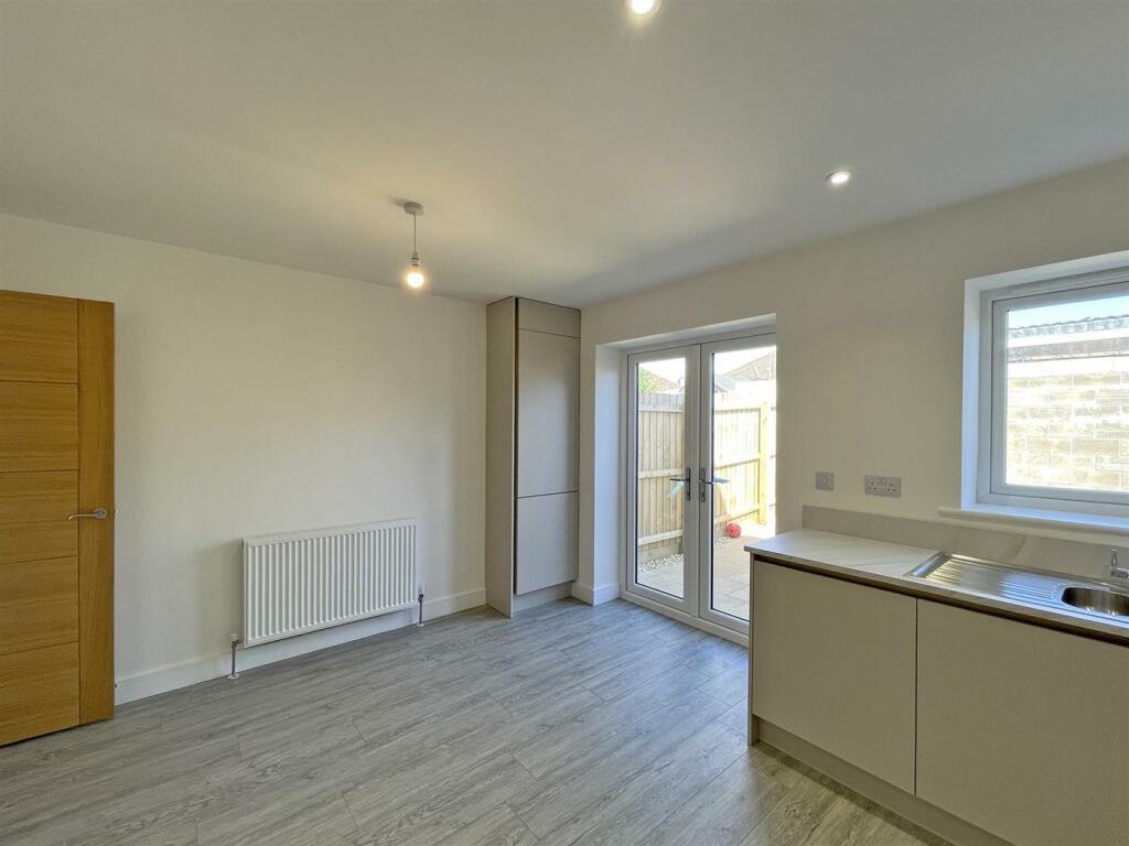 Sound View 6 - Dining Area.jpg