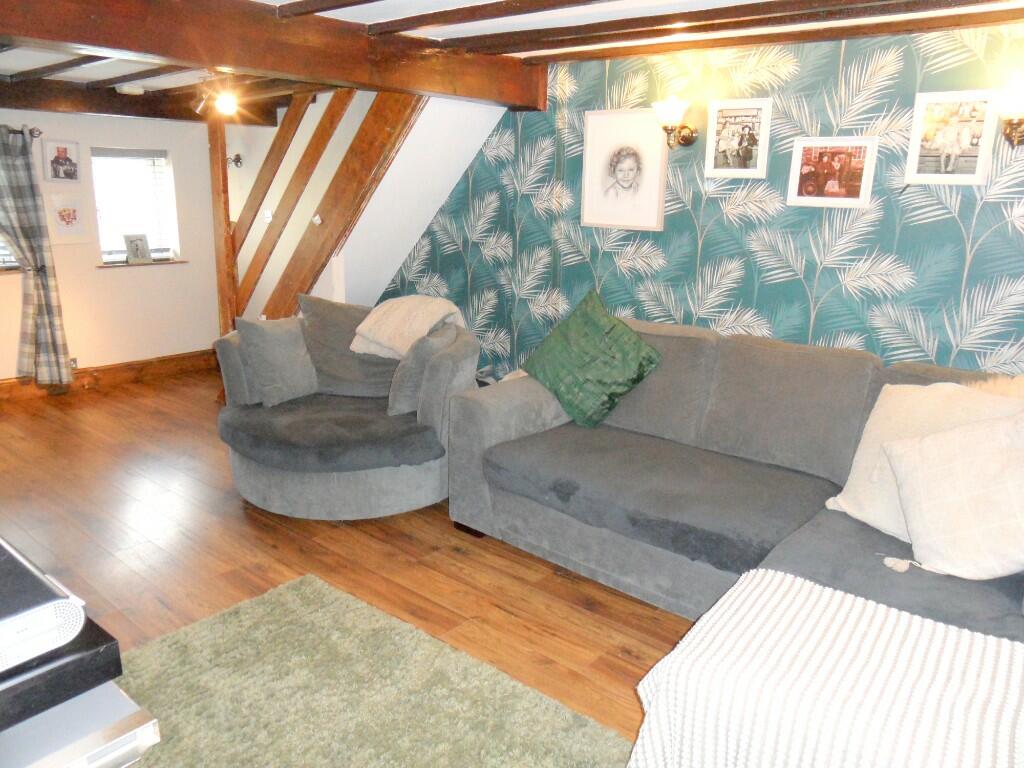 LOUNGE/DINER