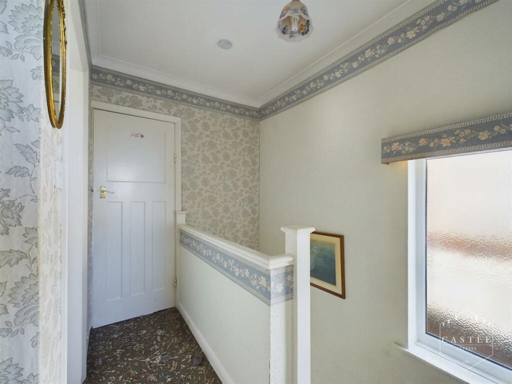 FIRST FLOOR LANDING