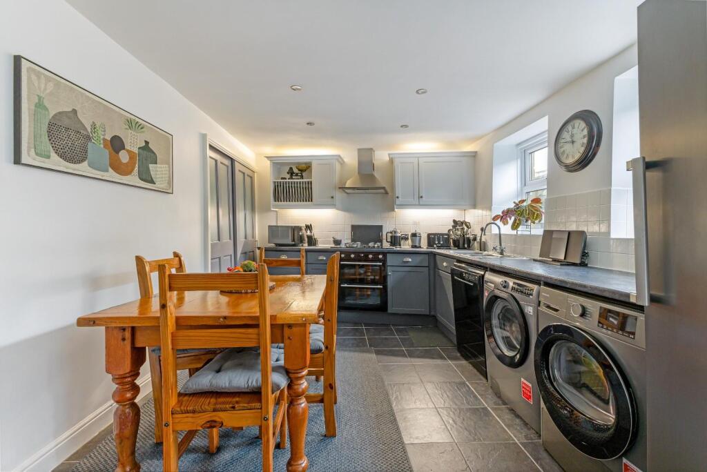 83745_36 Leeds Road Rawdon (11).jpg