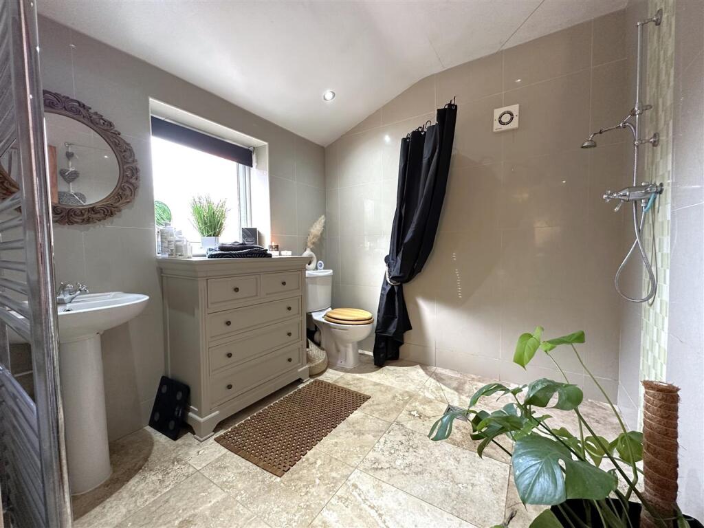 Annexe: Wet Room 494