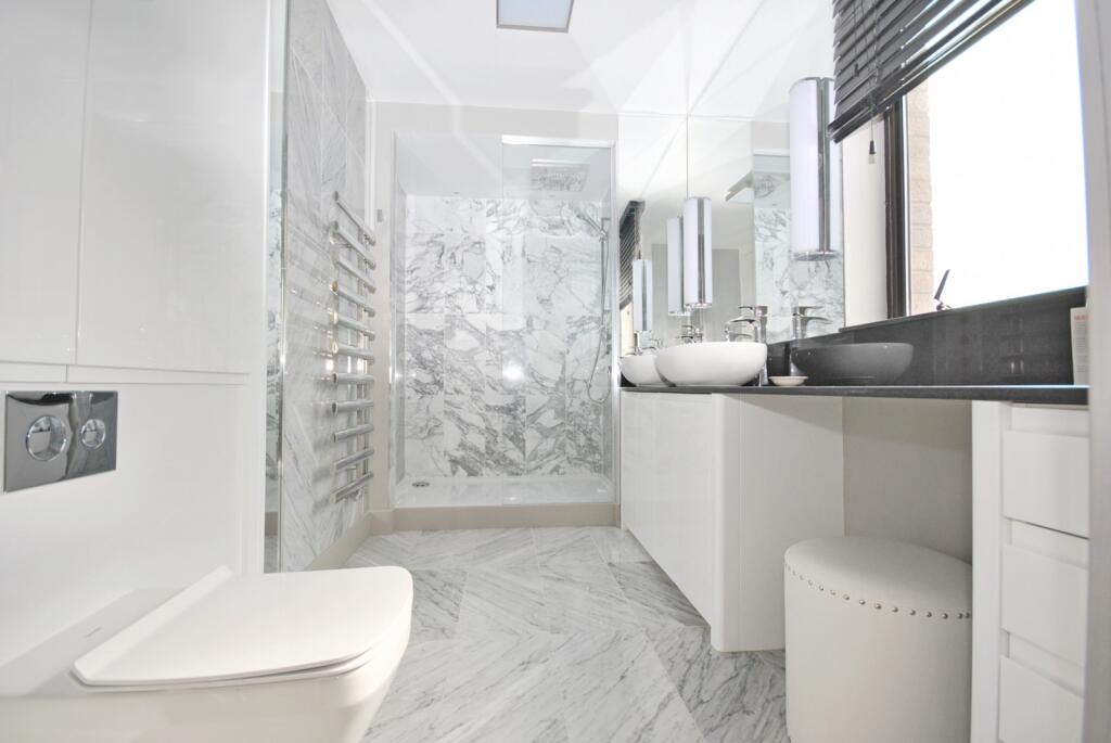 En-suite property to