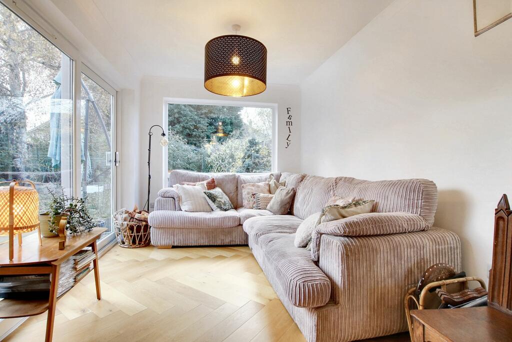 Open plan kitchen/diner snug area