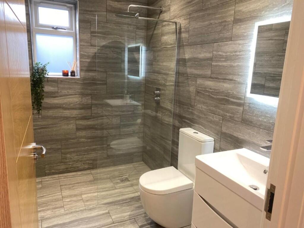 SHOWER ROOM