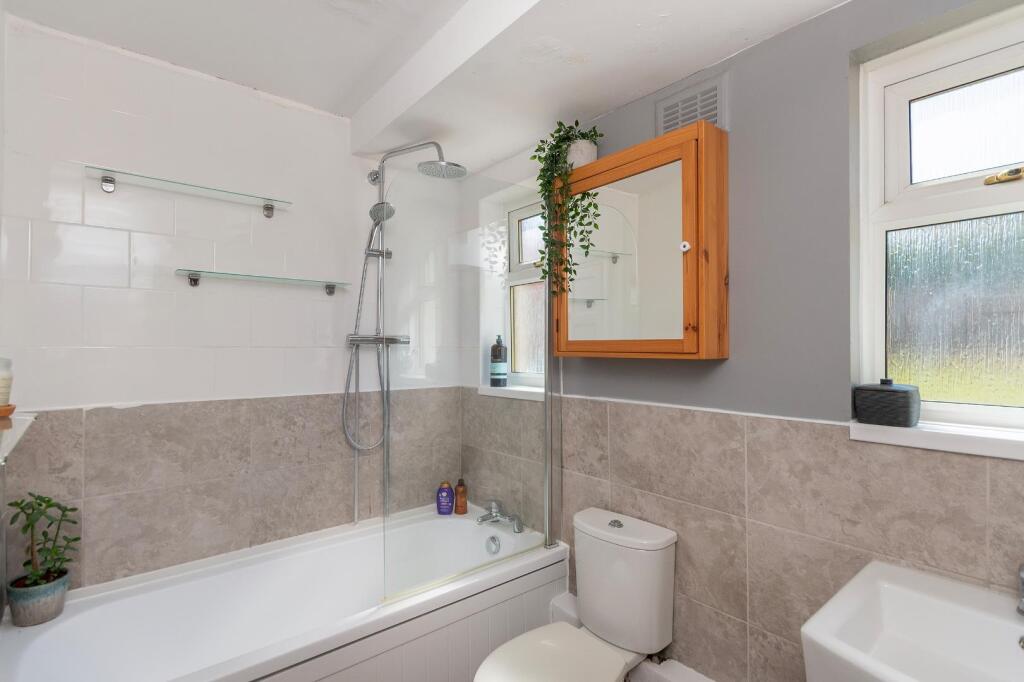 6M5RBR - Bathroom C.jpg