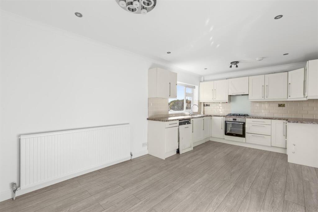 8 Foxhill Close, HP13 5BL-10.jpg