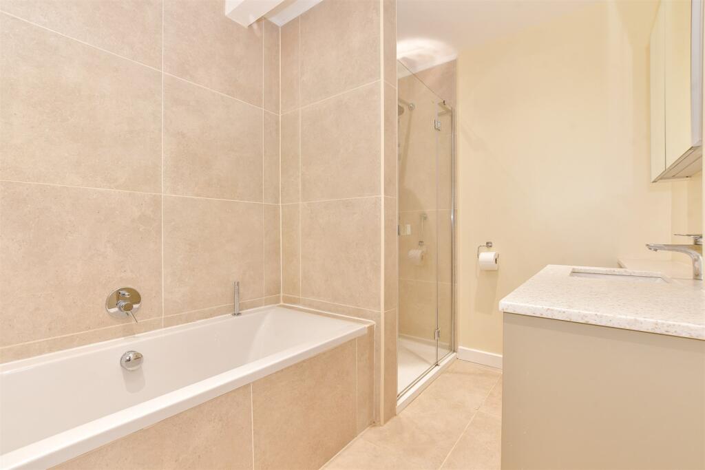En-Suite Bathroom