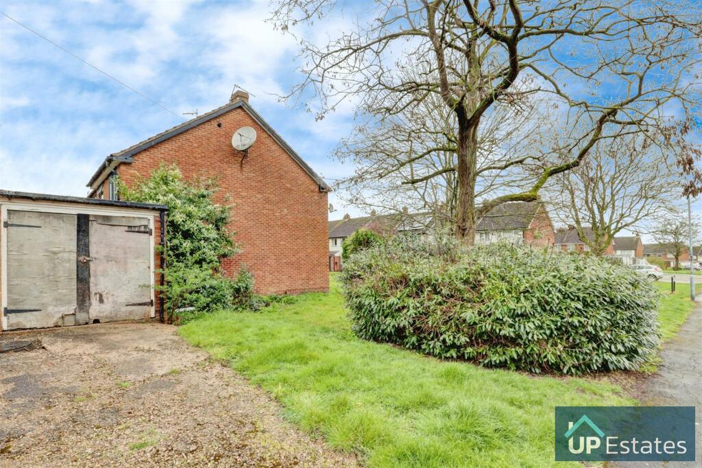 Garage, Driveway &amp; Side Aspect