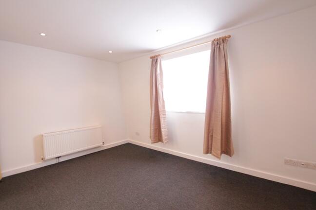 10 turnpike mews bed