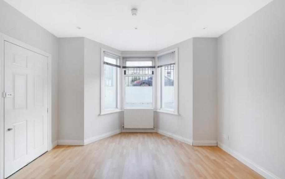 10 ivor court 3 31.07.png