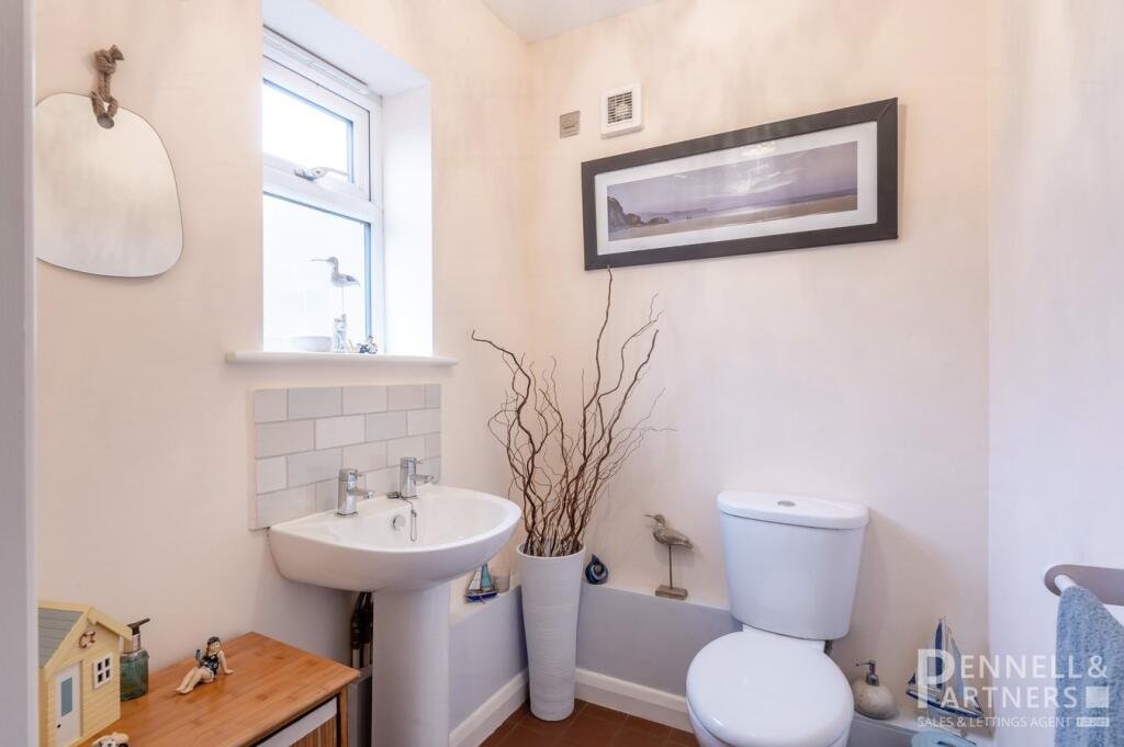 Ensuite to Bed 2