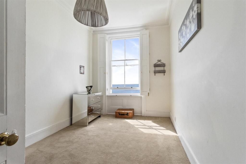 Flat 4 16 Heene Terrace-009.JPG