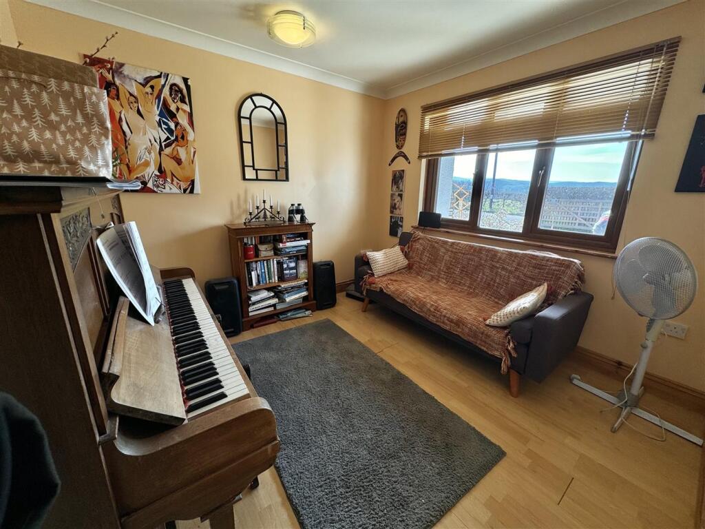 Office/Bedroom 5