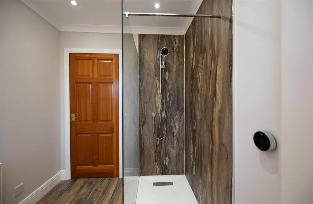 Main Shower Rm