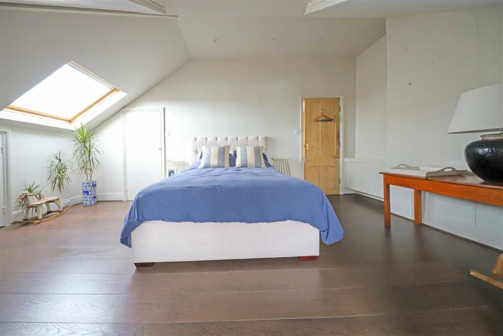 nicholas james ditchling rd en bed five.jpg