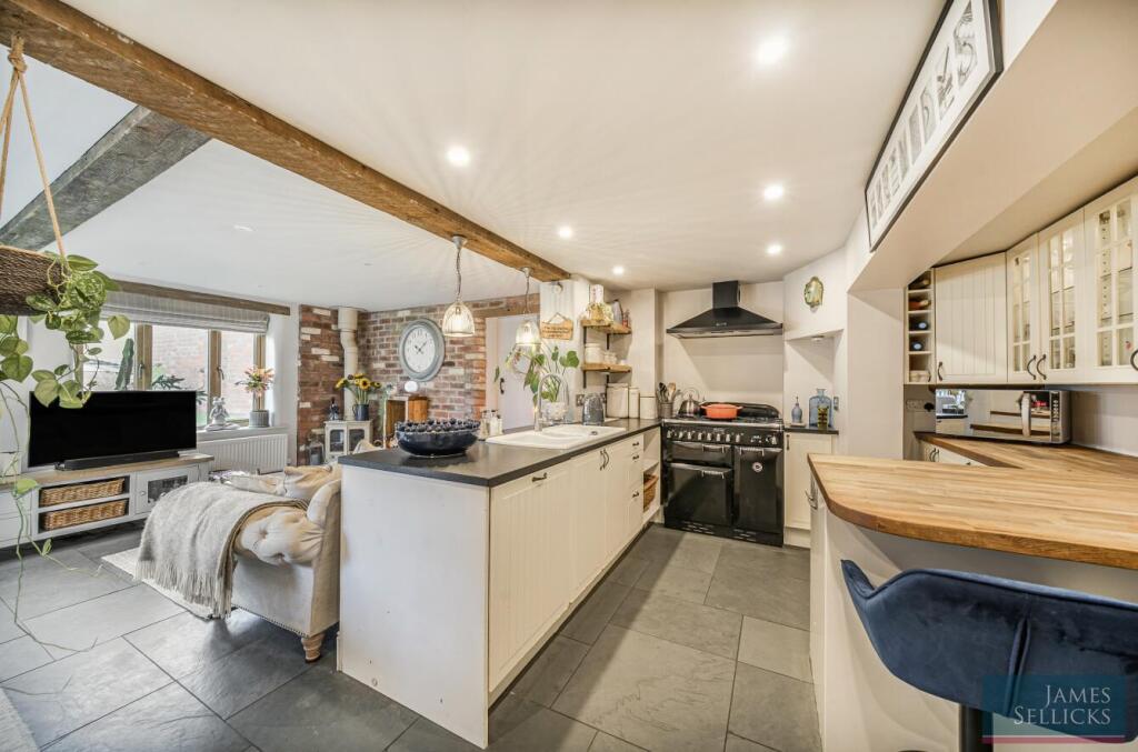 Living/dining kitchen
