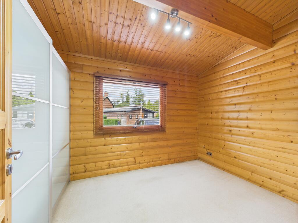 CAM01354G0-PR0557-STILL008