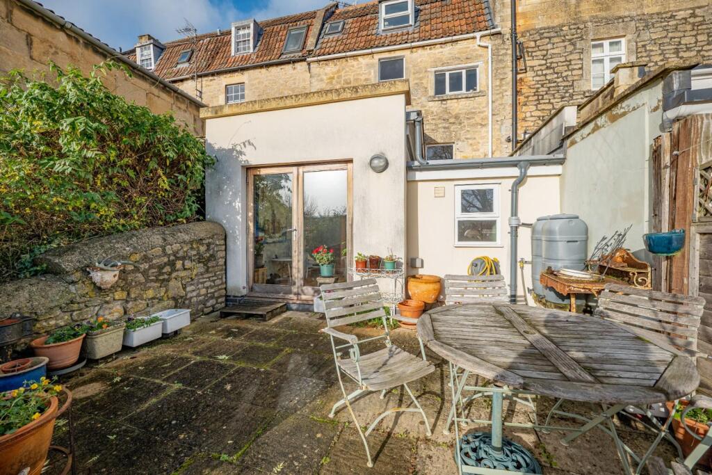 Garden rear shot.jpg