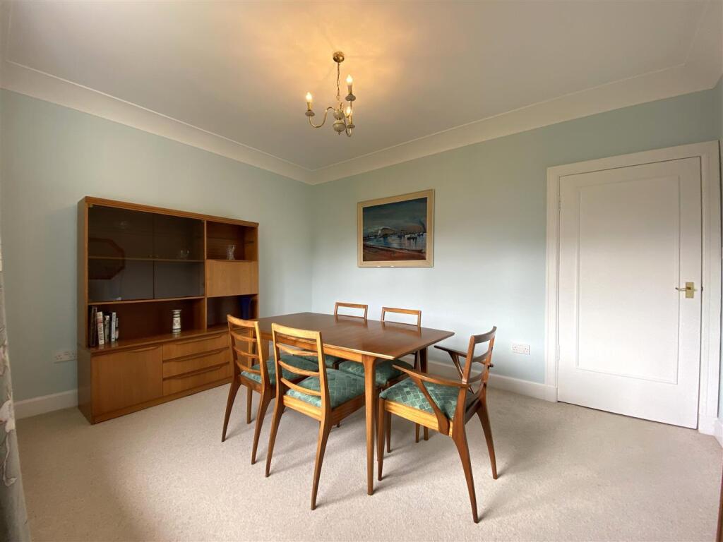DINING ROOM 2.JPG