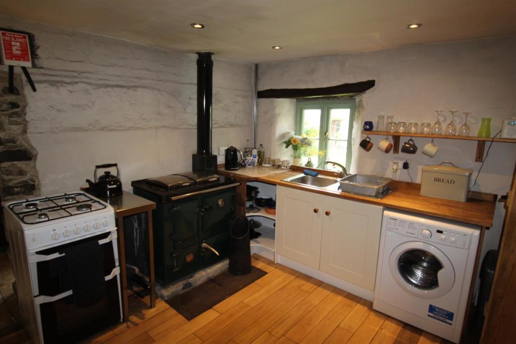 cottage kit 2.JPG