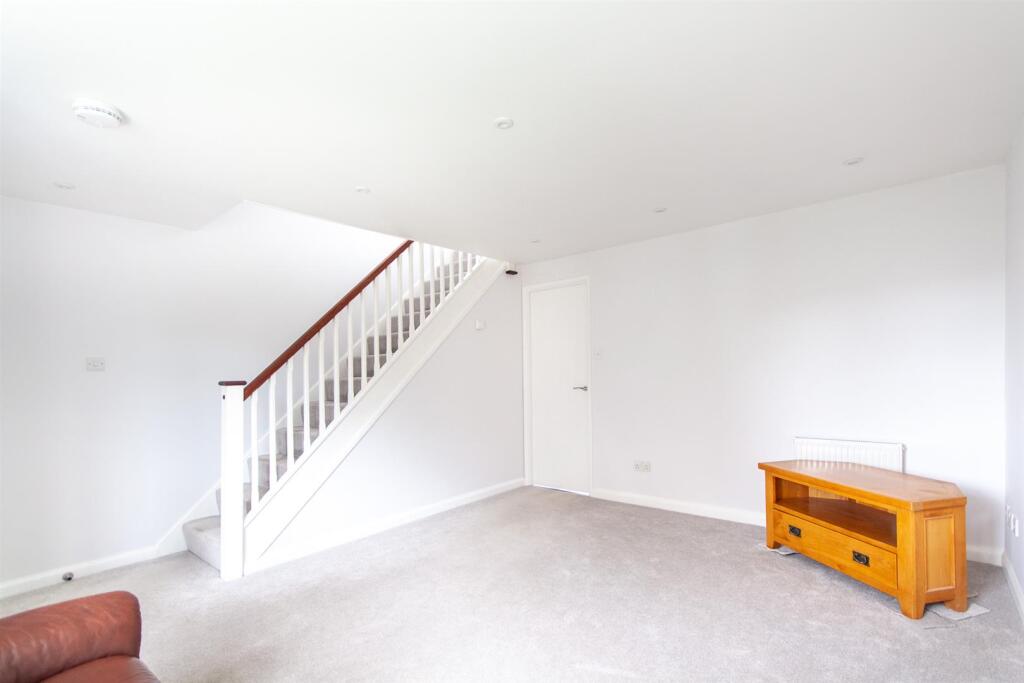 Lounge 2.jpg