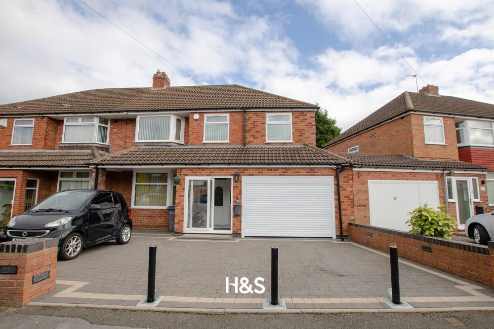 8 Leam Crescent - front2.jpg