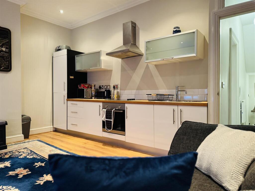 Lounge/diner/kitchen