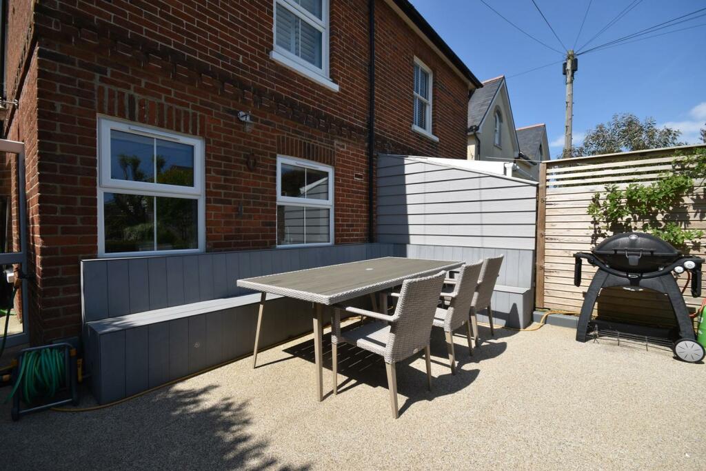 Garden BBQ area.JPG