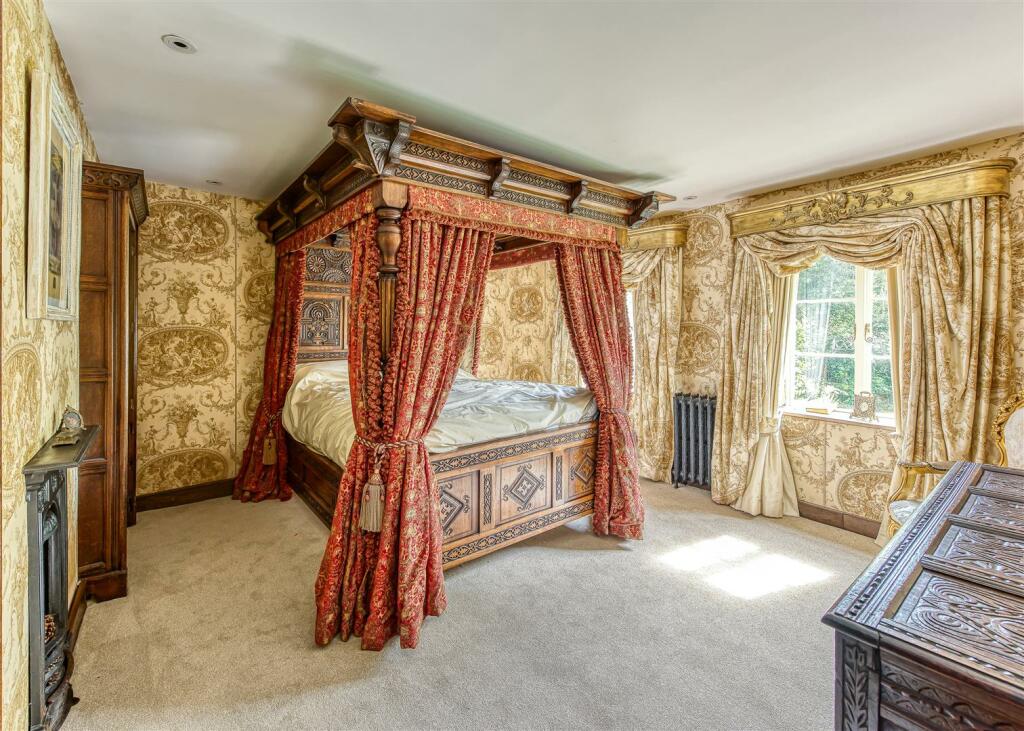 48 Dean Street-bed1b.jpg