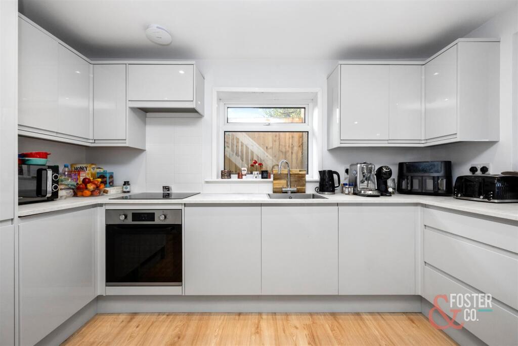 Mill Hill Close, 13-011.JPG