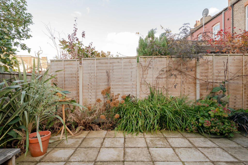 322882 - Tottenhall Road, London N13 - high res...