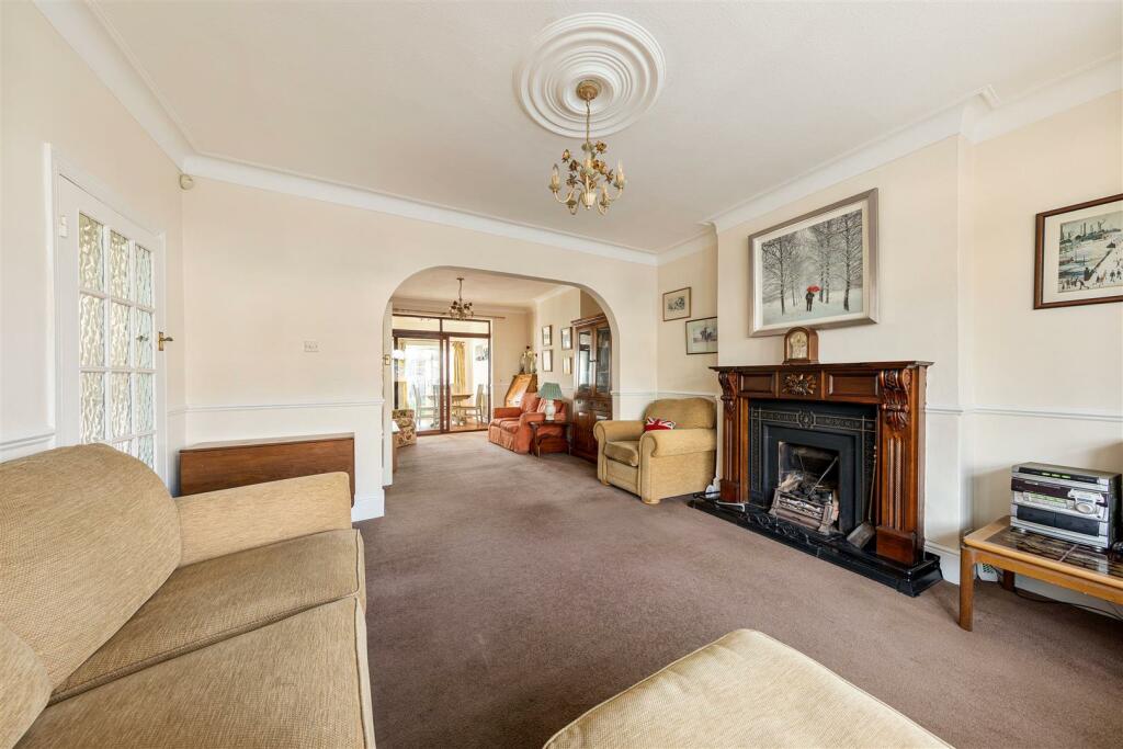Larkshall Road, E4