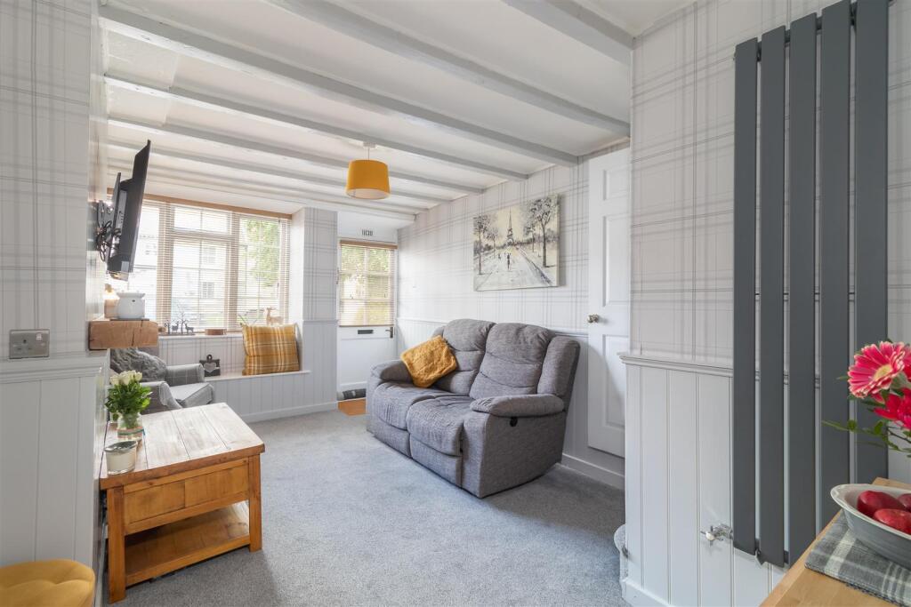 SITTING/DINING ROOM