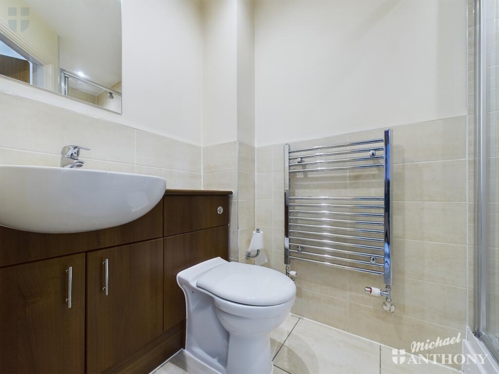 CAM03218G0-PR0241-STILL008