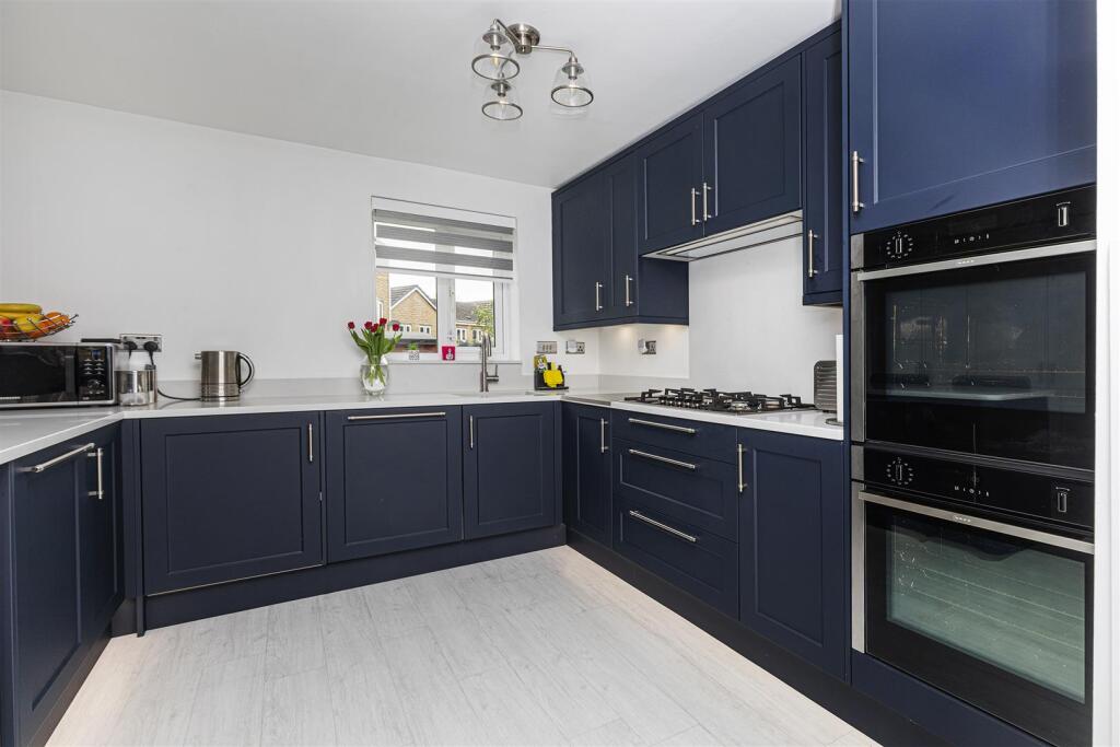 Bramleys Estate Agents - Tithefields (10).jpg
