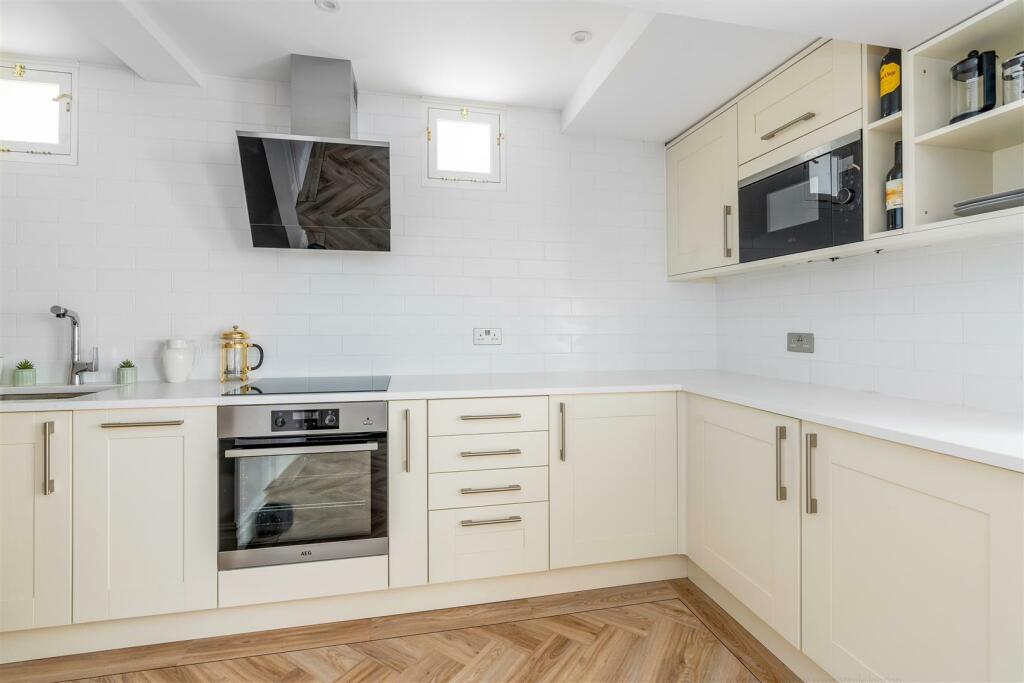 Kitchen Photo 1.jpg