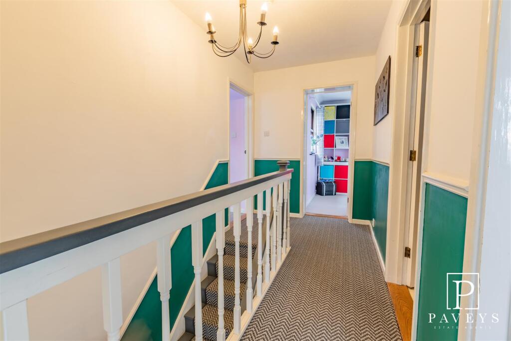 FIRST FLOOR LANDING