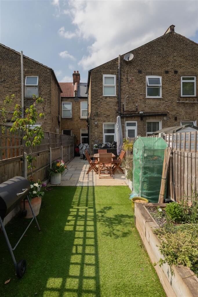 High Road Leyton, E10